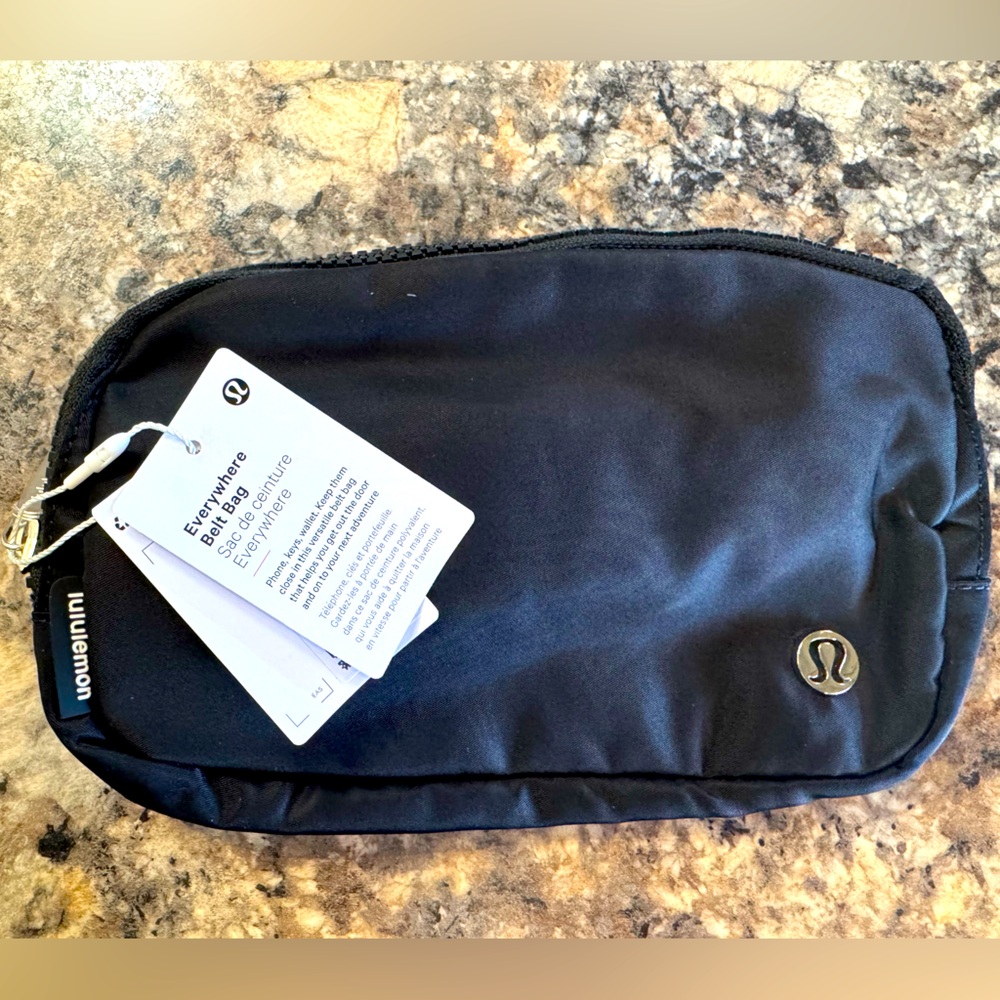 NEW WITH TAGS Lululemon Everywhere Belt Bag